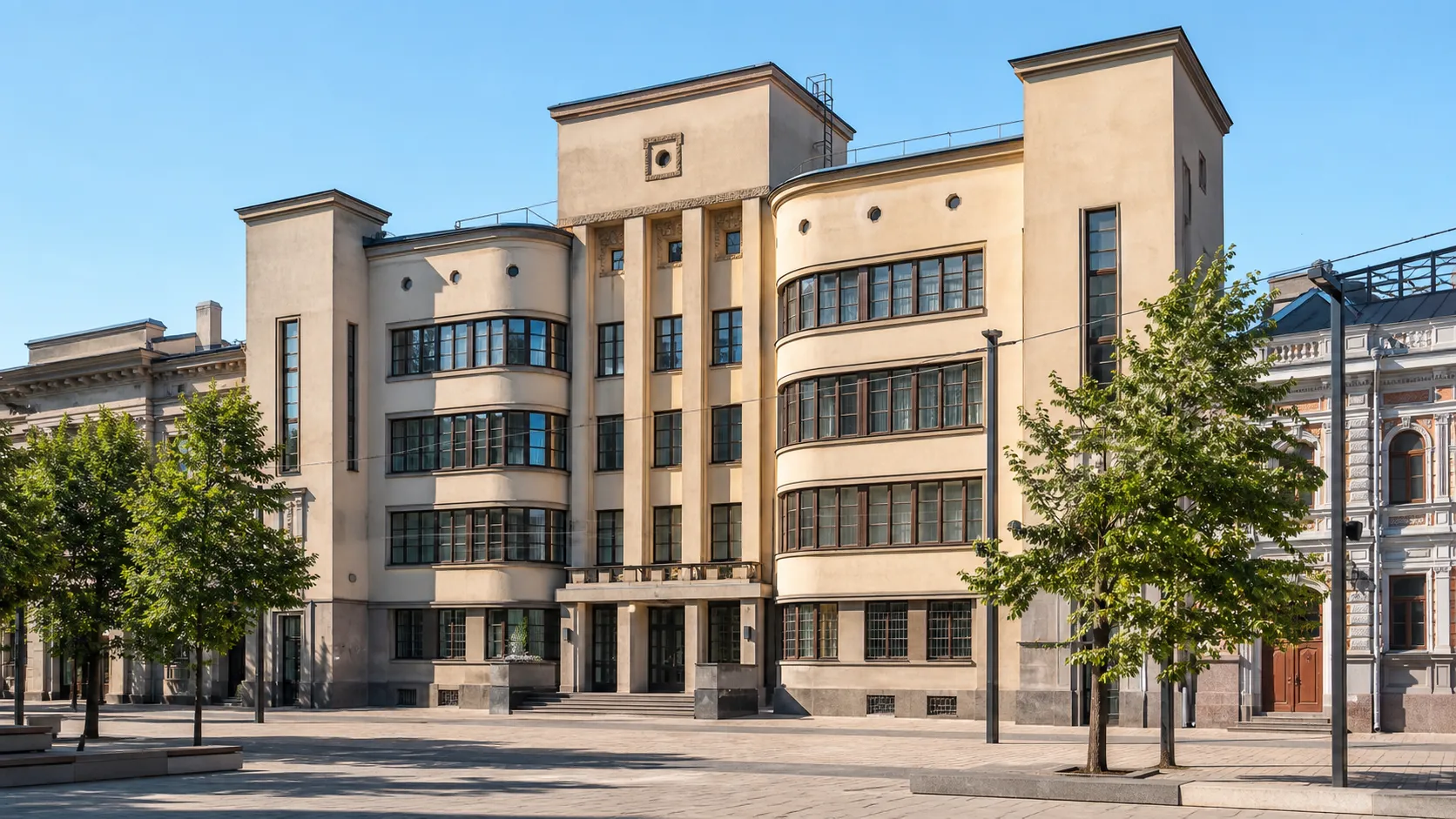 Buvusių Kauno centrinio pašto rūmų modernistinis fasadas Laisvės alėjoje Kaune