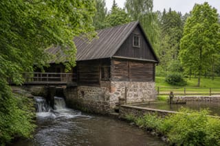 Belmonto vandens malūnas prie Vilnios upės Pavilnių regioniniame parke Vilniuje