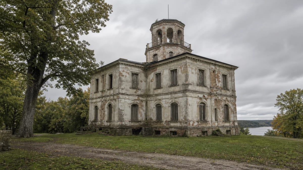 Belvederis Manor house with a viewing turret and old park on the Nemunas slope