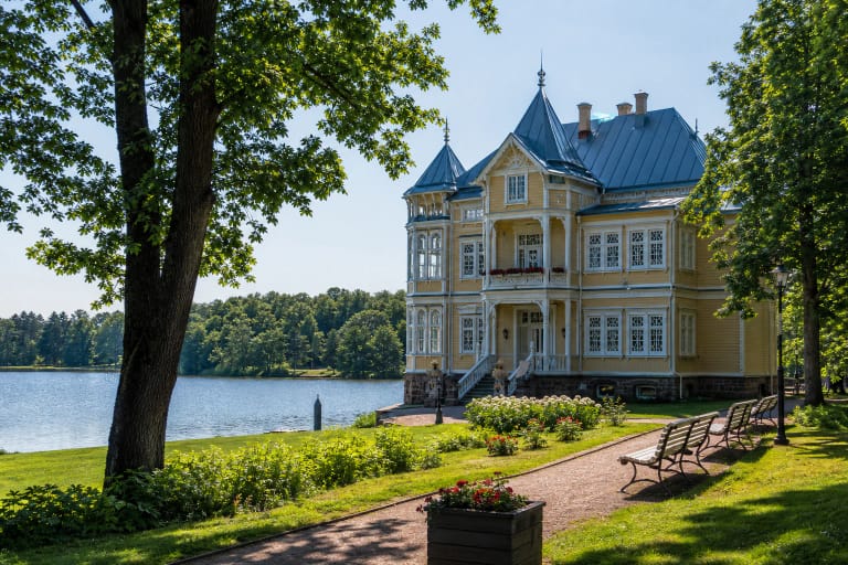Druskininkų miesto muziejaus vila Linksma prie Druskonio ežero ir kurorto parko