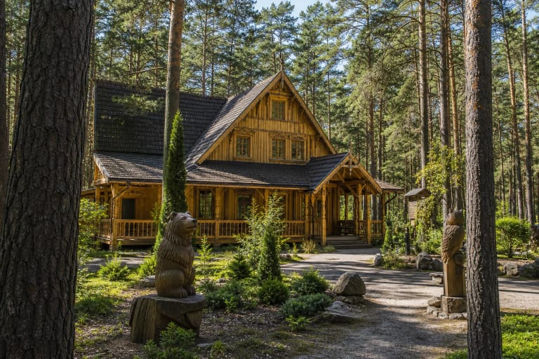 Savitos medinės architektūros miško muziejus „Girios aidas” Druskininkų pušyne