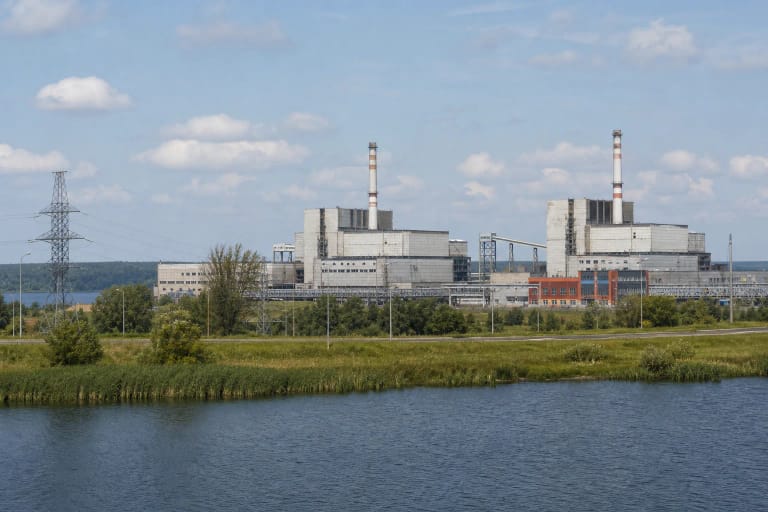 Ignalinos atominės elektrinės pastatai prie Drūkšių ežero šiaurės rytų Lietuvoje