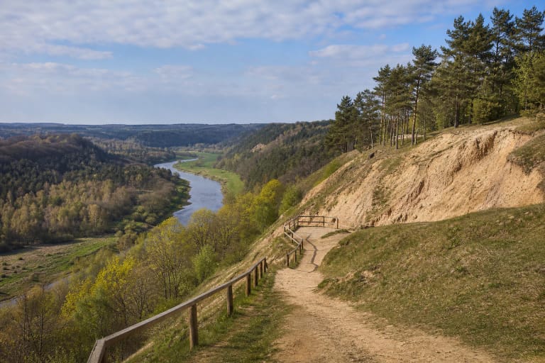 Jiesios slėnio atodangos ir Napoleono kalno panorama Kaune Saulėtą rudens dieną