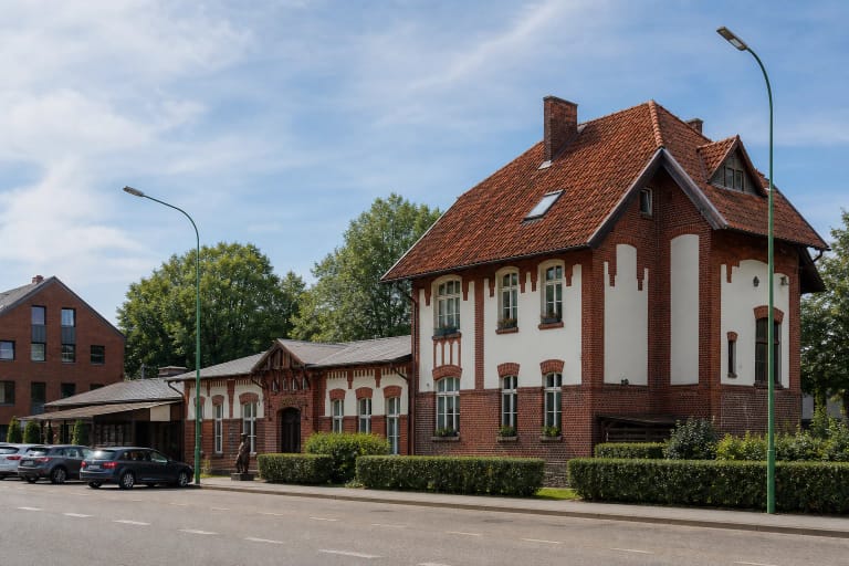 Klaipėdos siaurojo geležinkelio stoties raudonų plytų ir šviesaus tinko pastatų kompleksas S. Nėries gatvėje