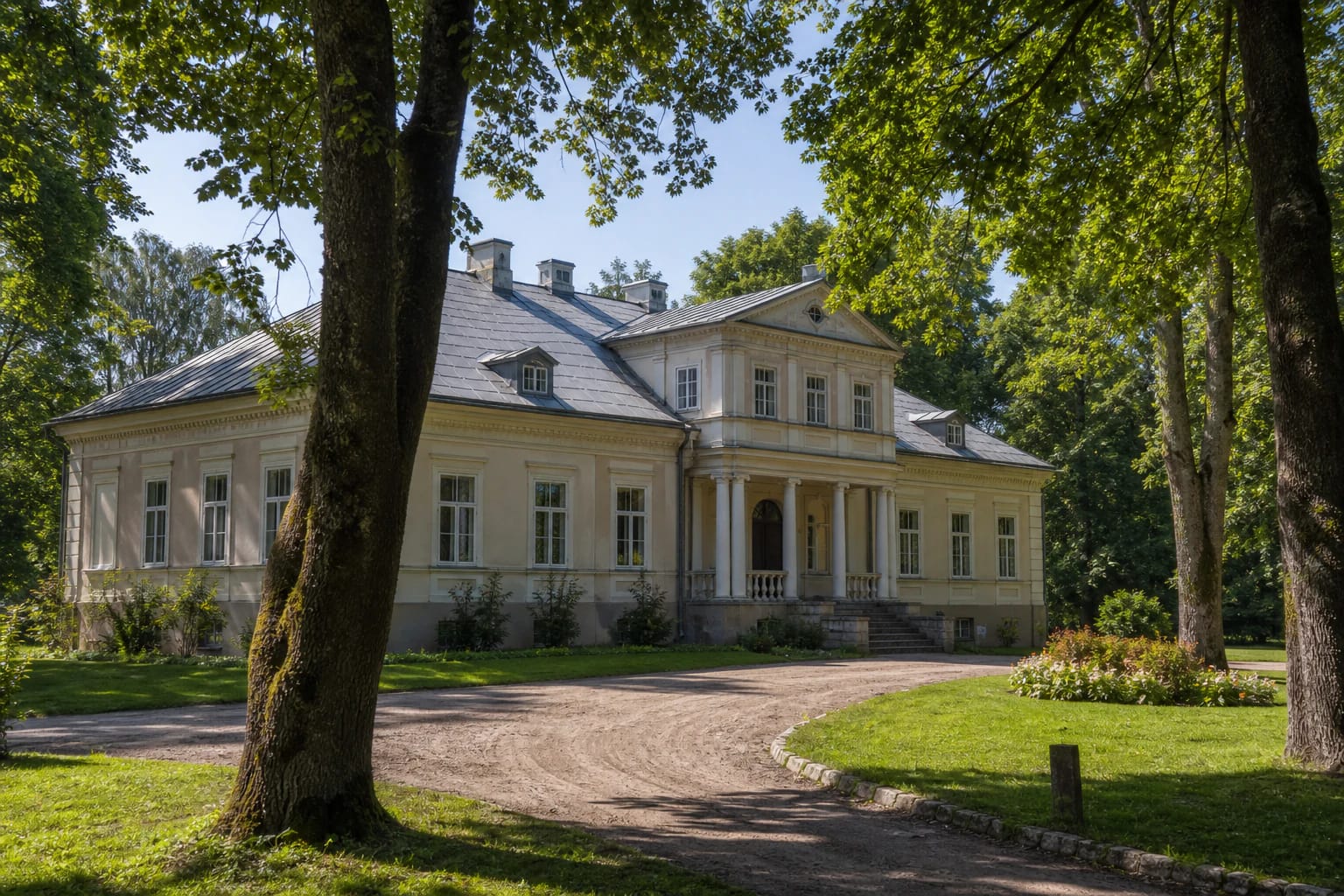 Light-coloured Leipalingis Manor palace with park paths in Dzūkija