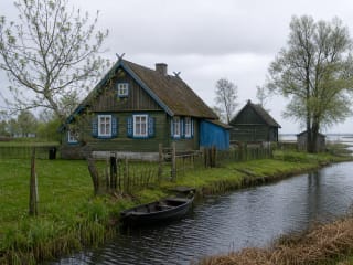 Fisherman's homestead on Skirvytėlės Street in Rusnė with a wooden house and Pamarys surroundings