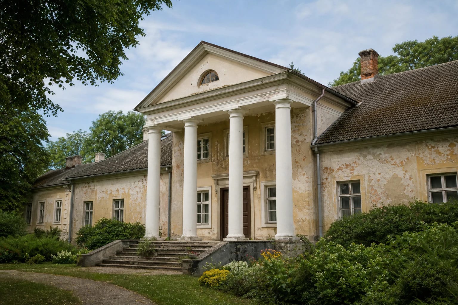 Classicist Vilkaviškis Manor palace with white columns and an old park