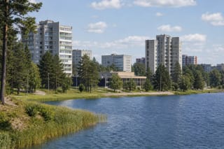 Visagino sovietinės statybos mikrorajonas pušyne prie Visagino ežero