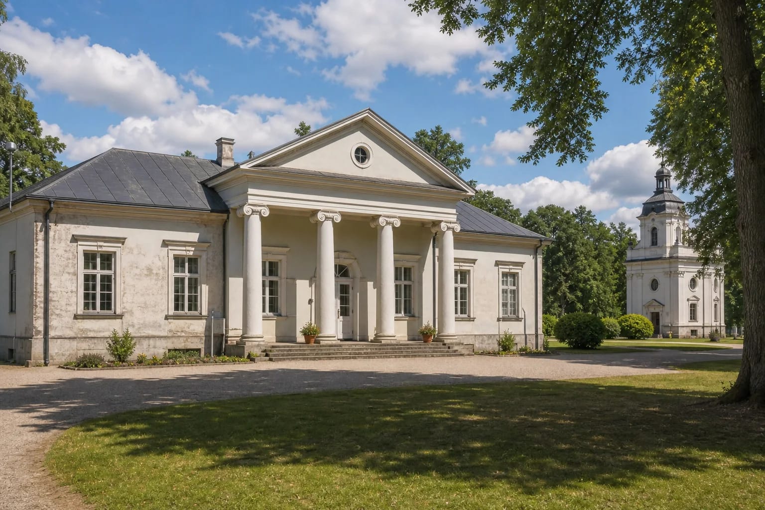 Žeimių dvaro klasicistiniai rūmai su keturių jonėninių kolonų portiku